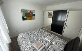 Peaceful And Spacious Apartment With Free Parking